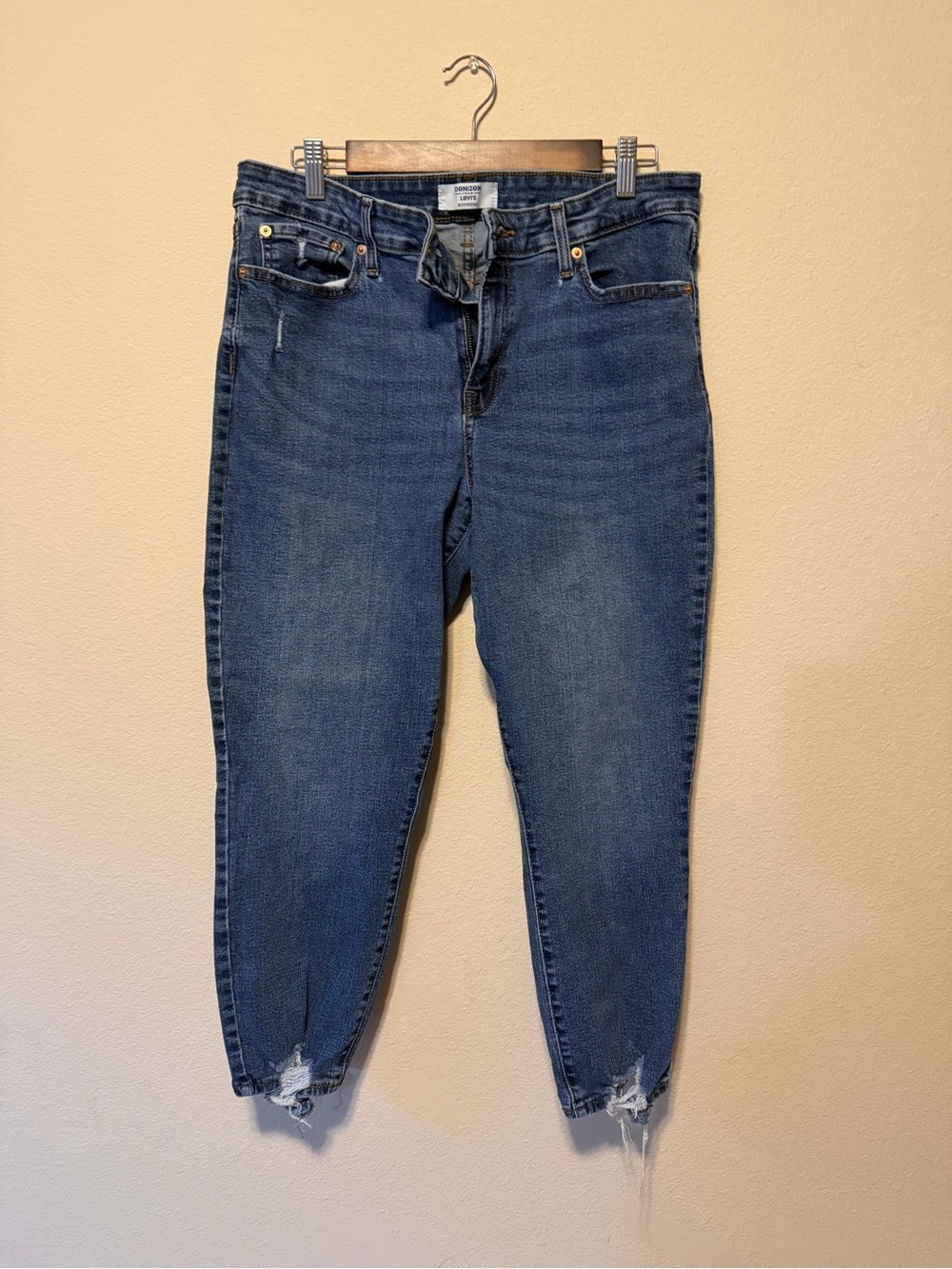 Levi's Dark Blue Ankle Crop Jeans with Frayed Hem